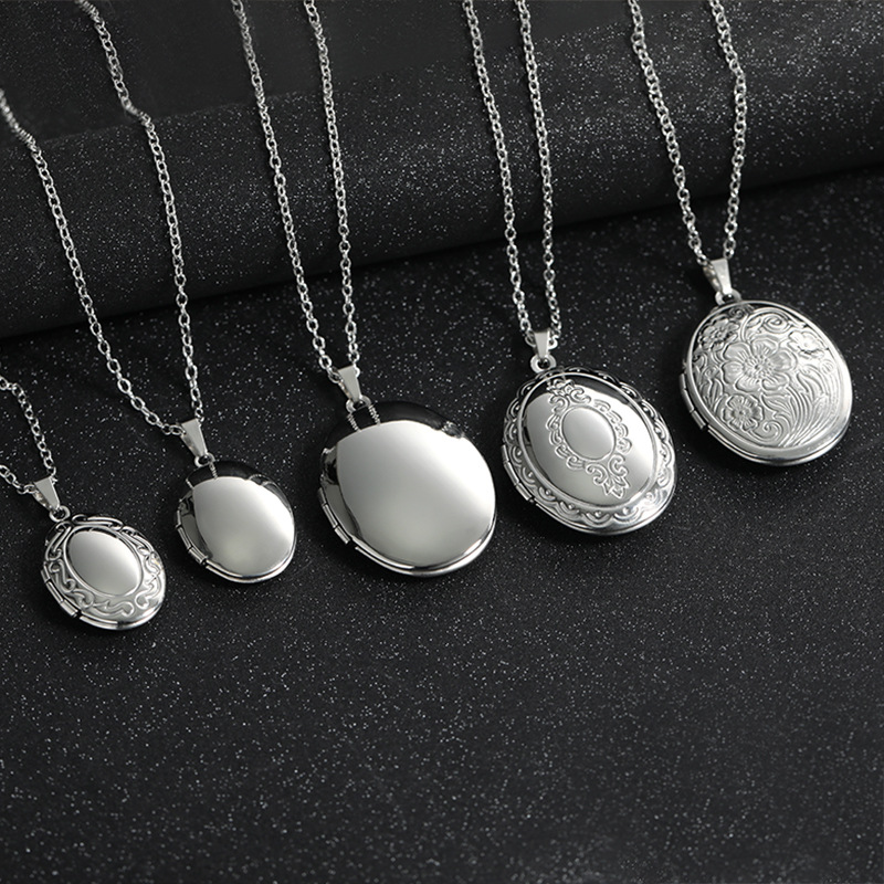 Heart Locket Necklace Photo - สร้อยคอจี้ล็อกเก็ตทรงวงรี/สี่เหลี่ยม/รูปหัวใจ สีเงินวินเทจ แกะสลักลายดอกไม้และลายเส้น พร้อมกรอบรูปเก๋ไก๋ ทำจากสแตนเลส