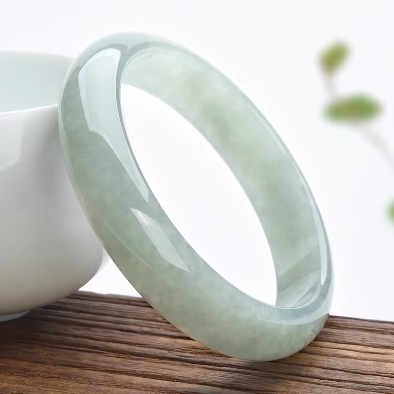 Bracelets - กำไลข้อมือหยกเก่าจากพม่า, หยกสีอ่อนมีตำหนิสีเขียว, ของขวัญสำหรับผู้หญิง, กำไลหยกน้ำแข็งสีเดียว