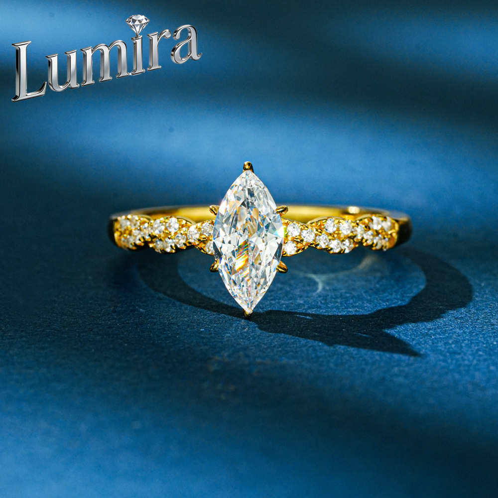 Moissanite Engagement Ring 1 Carat - แหวนหมั้น Lumira ทองคำ 18K แท้ 100%