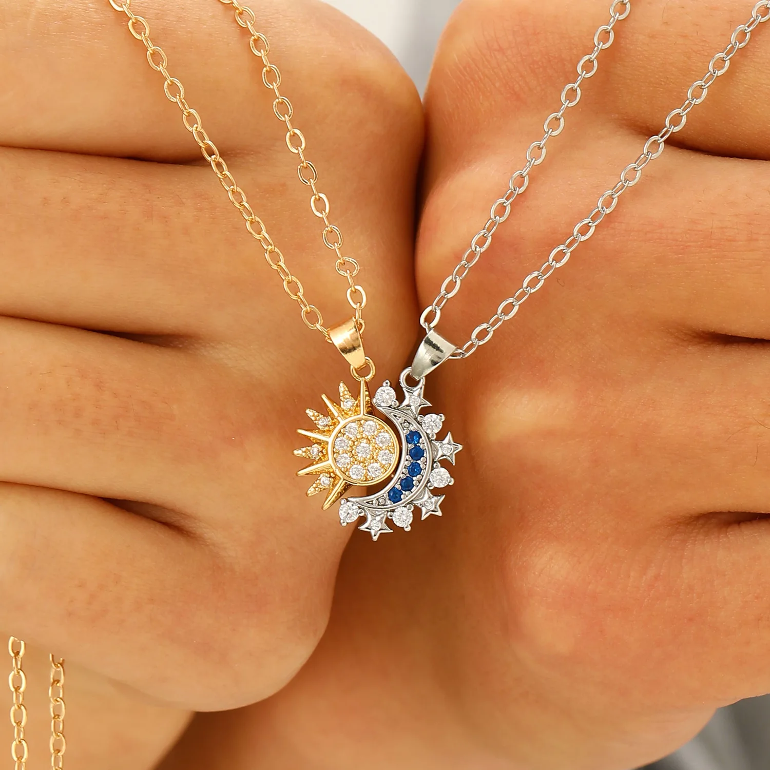 แฟชั่นเงา Rhinestone Sun Moon  - Magnetic Couple Matching Necklaces บทวิจารณ์และราคา